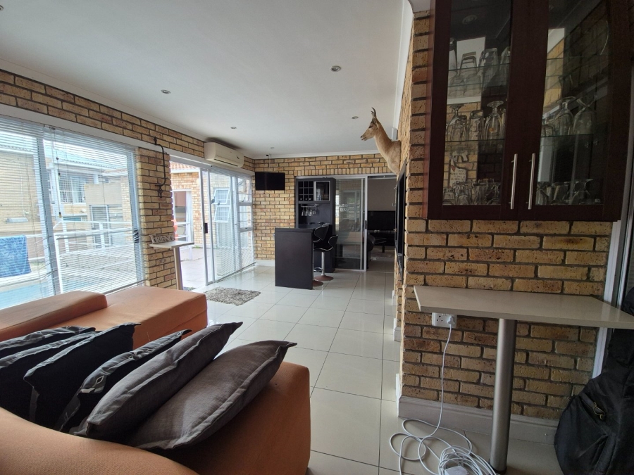 4 Bedroom Property for Sale in Bluewater Bay Eastern Cape